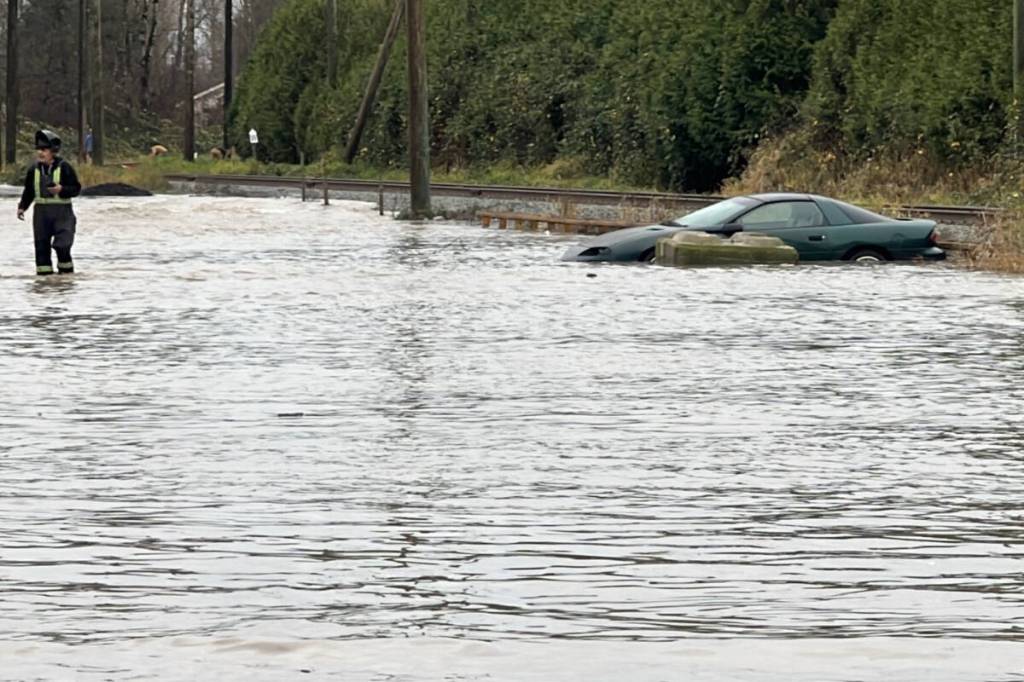 Additional evacuation orders for Abbotsford as floodwaters cross into Canada
